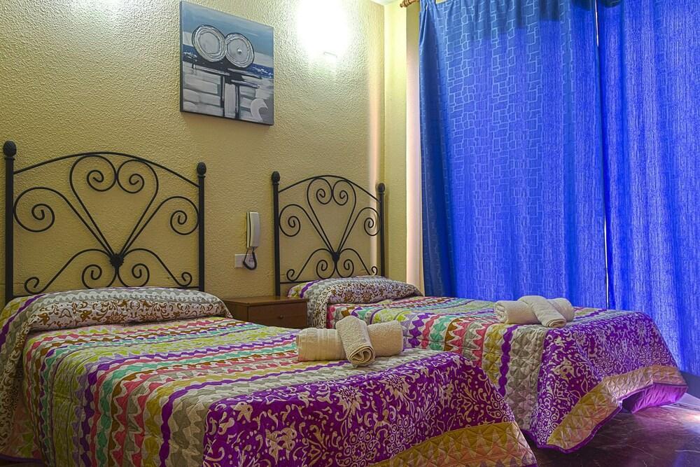 Hostal Nevot Гранада Екстериор снимка
