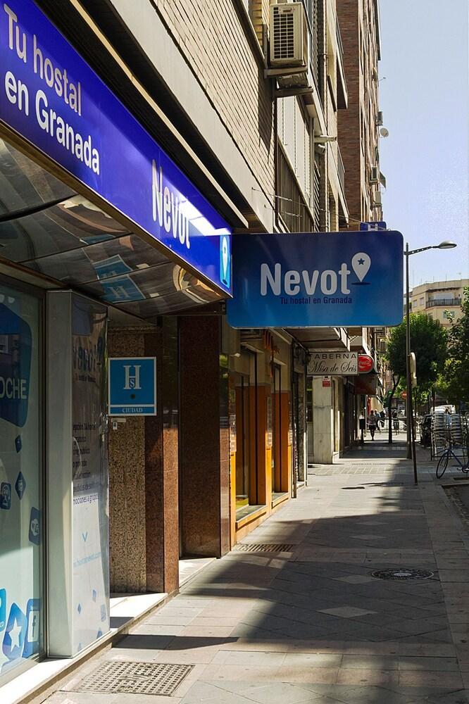 Hostal Nevot Гранада Екстериор снимка