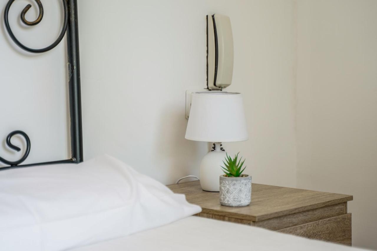 Hostal Nevot Гранада Екстериор снимка