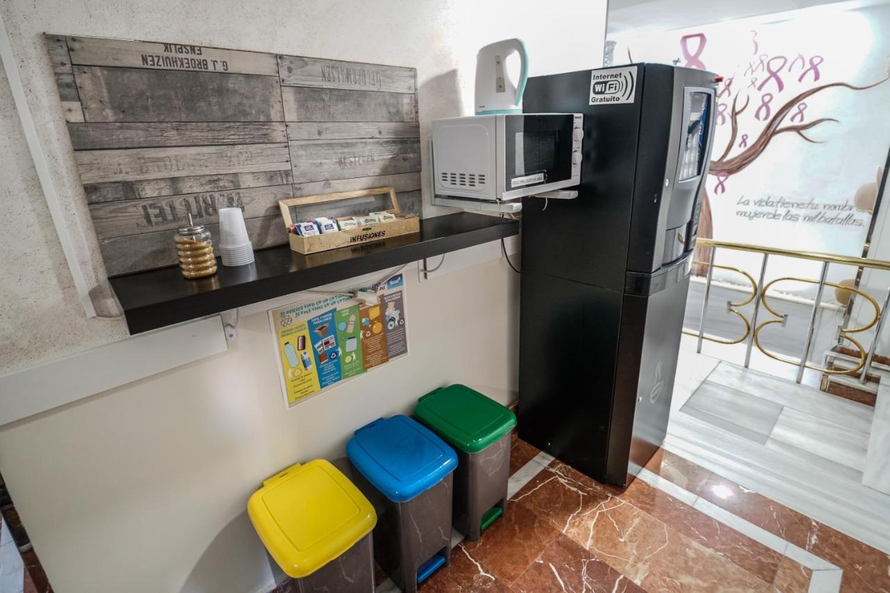 Hostal Nevot Гранада Екстериор снимка
