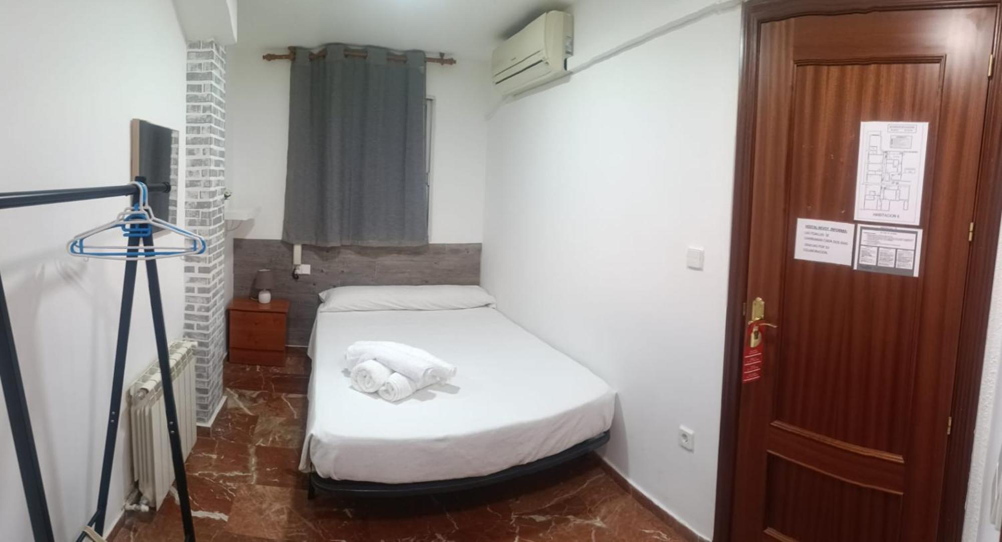 Hostal Nevot Гранада Екстериор снимка