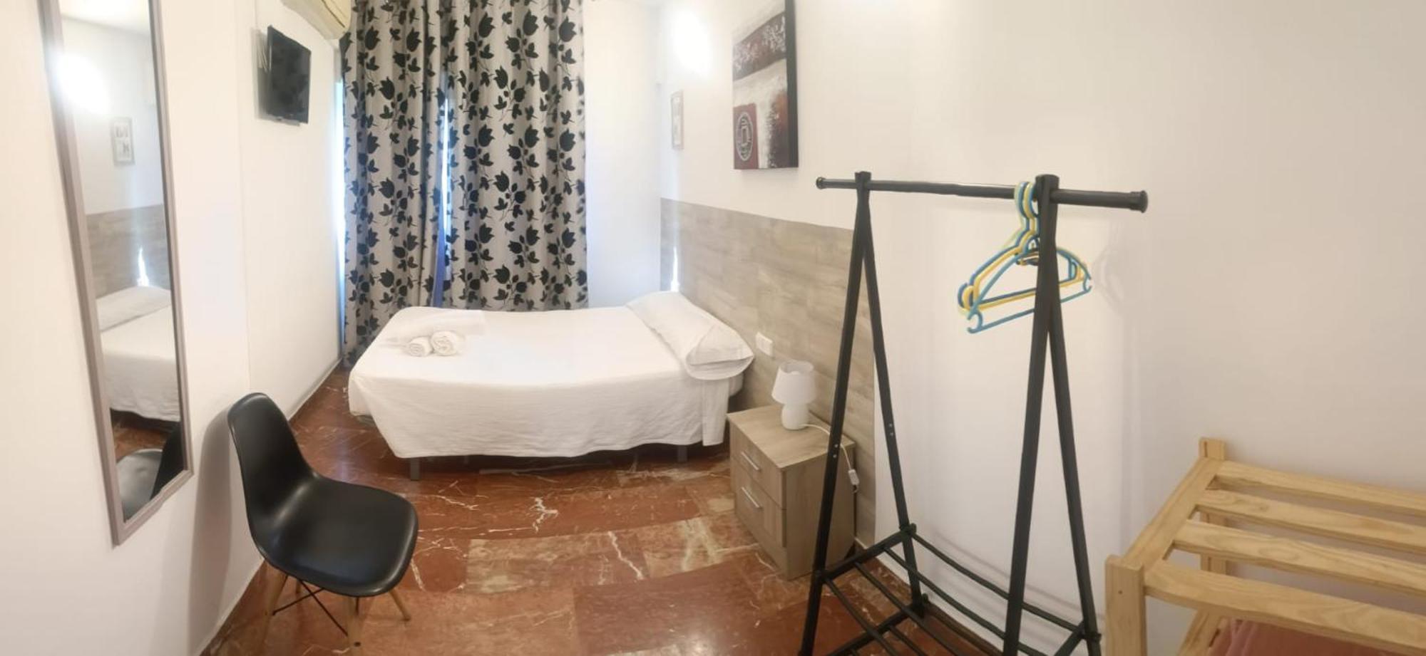 Hostal Nevot Гранада Екстериор снимка