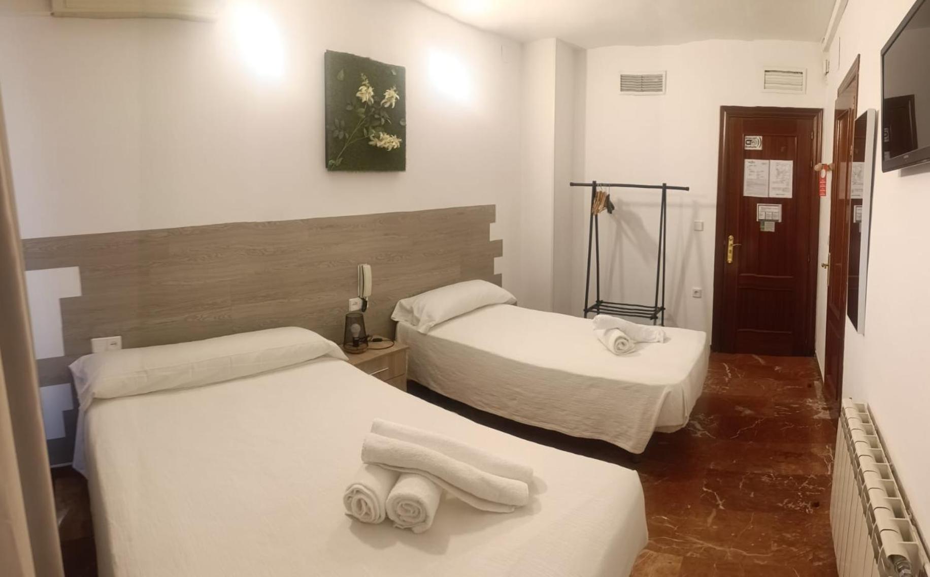 Hostal Nevot Гранада Екстериор снимка