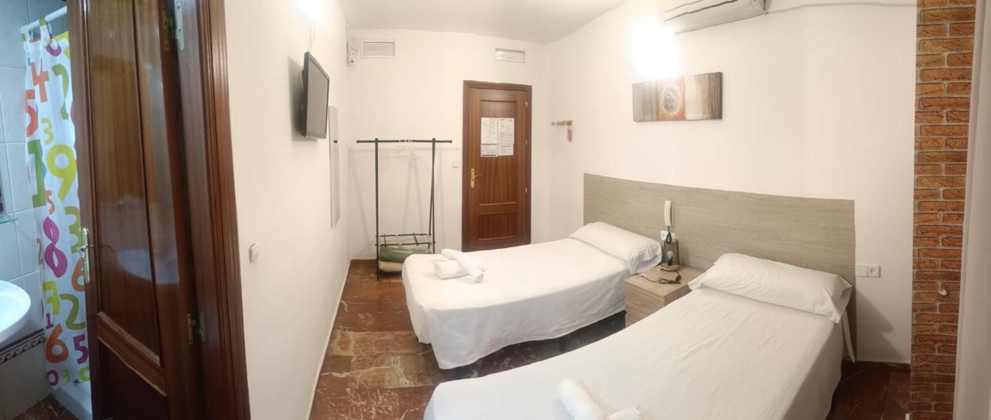 Hostal Nevot Гранада Екстериор снимка