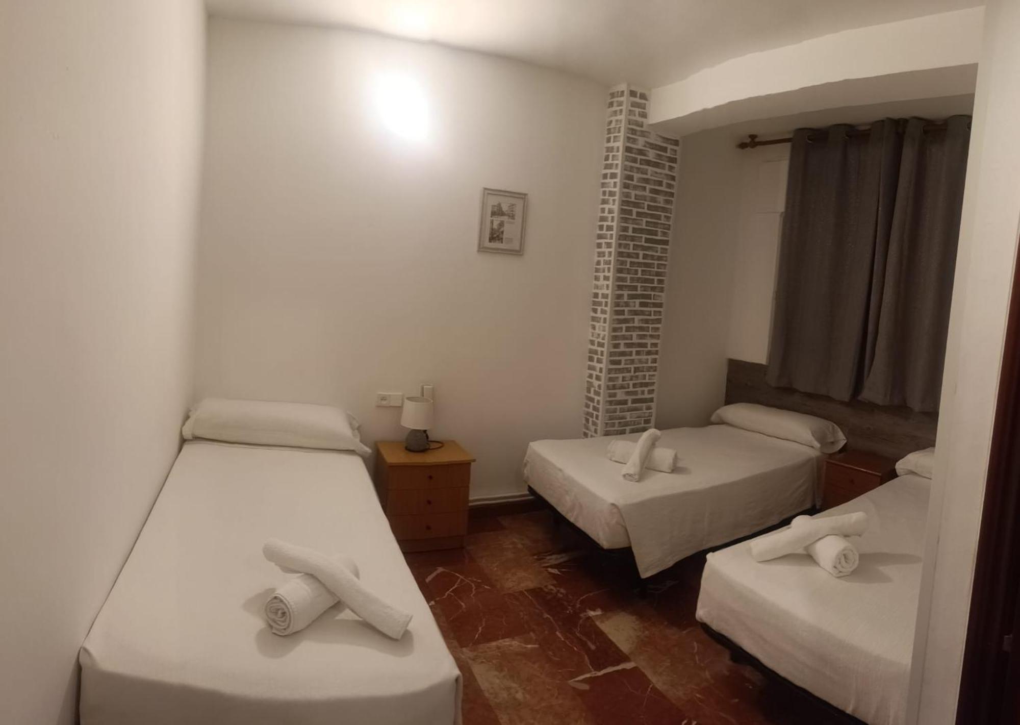 Hostal Nevot Гранада Екстериор снимка