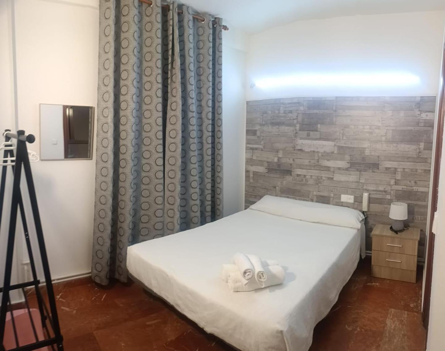 Hostal Nevot Гранада Екстериор снимка