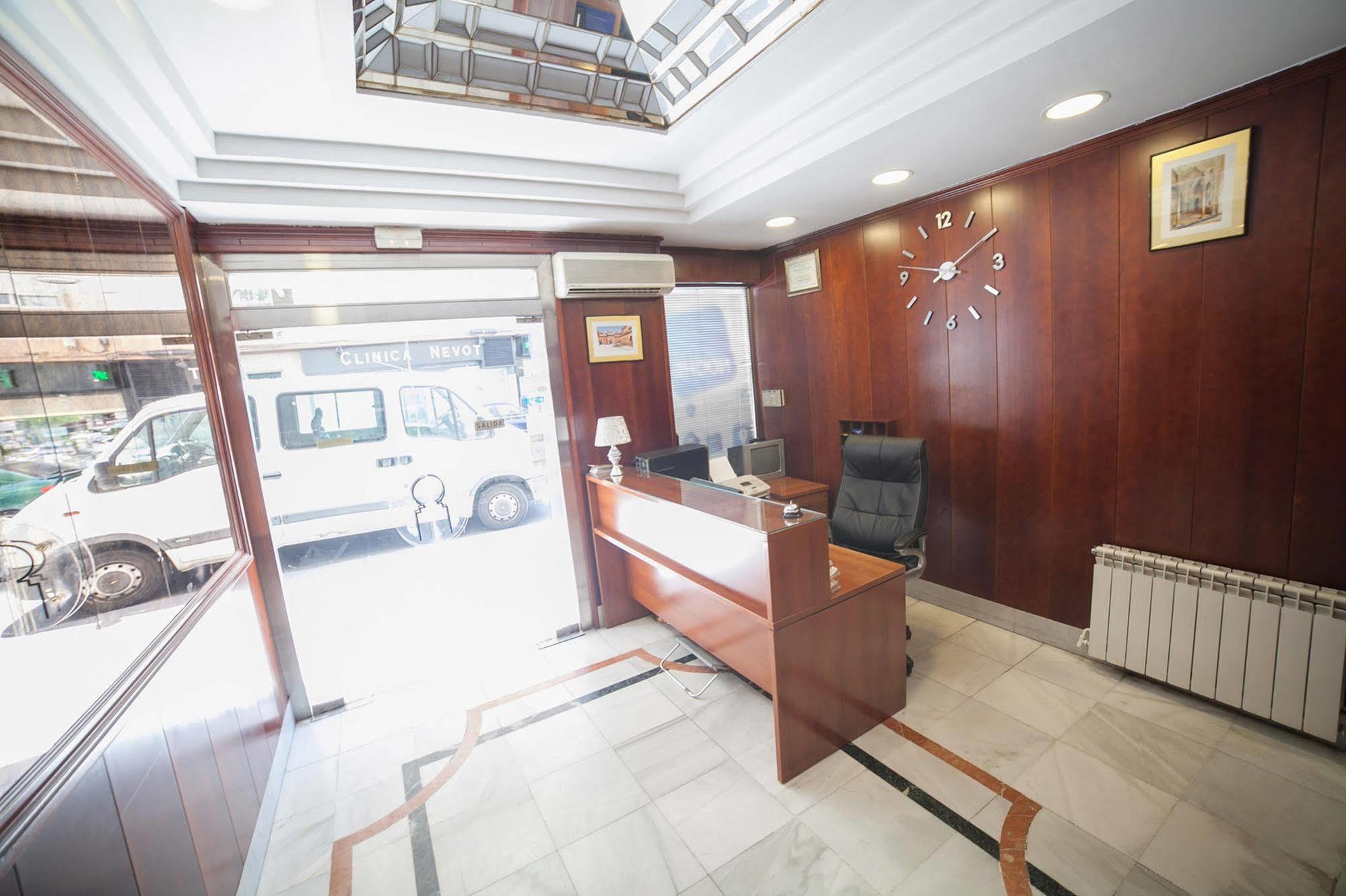 Hostal Nevot Гранада Екстериор снимка