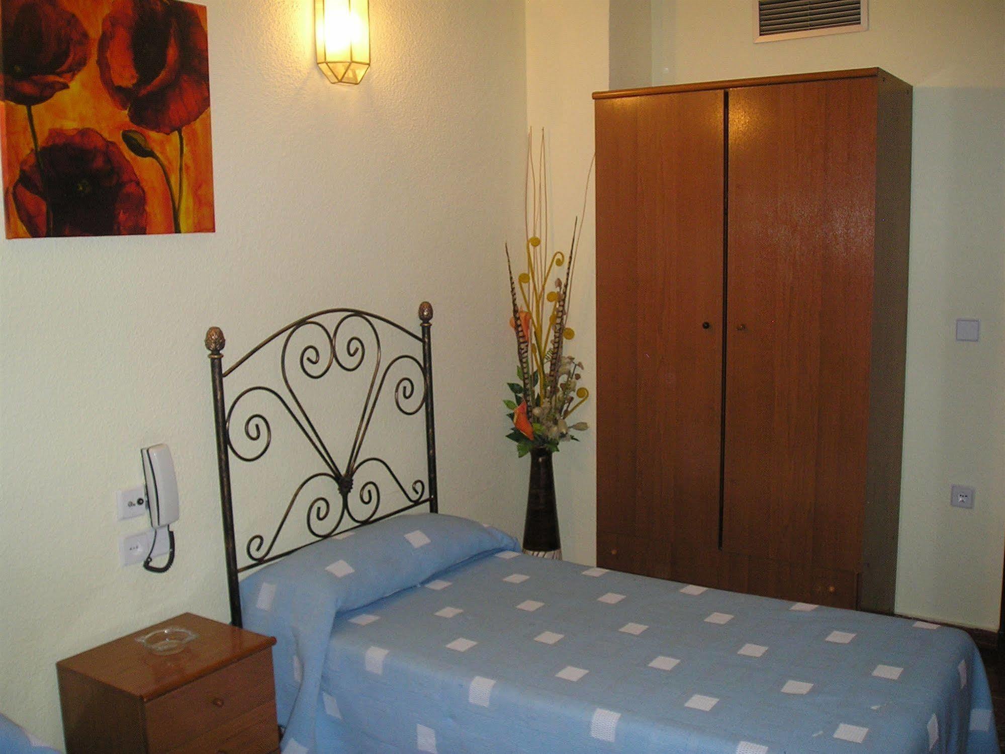 Hostal Nevot Гранада Екстериор снимка