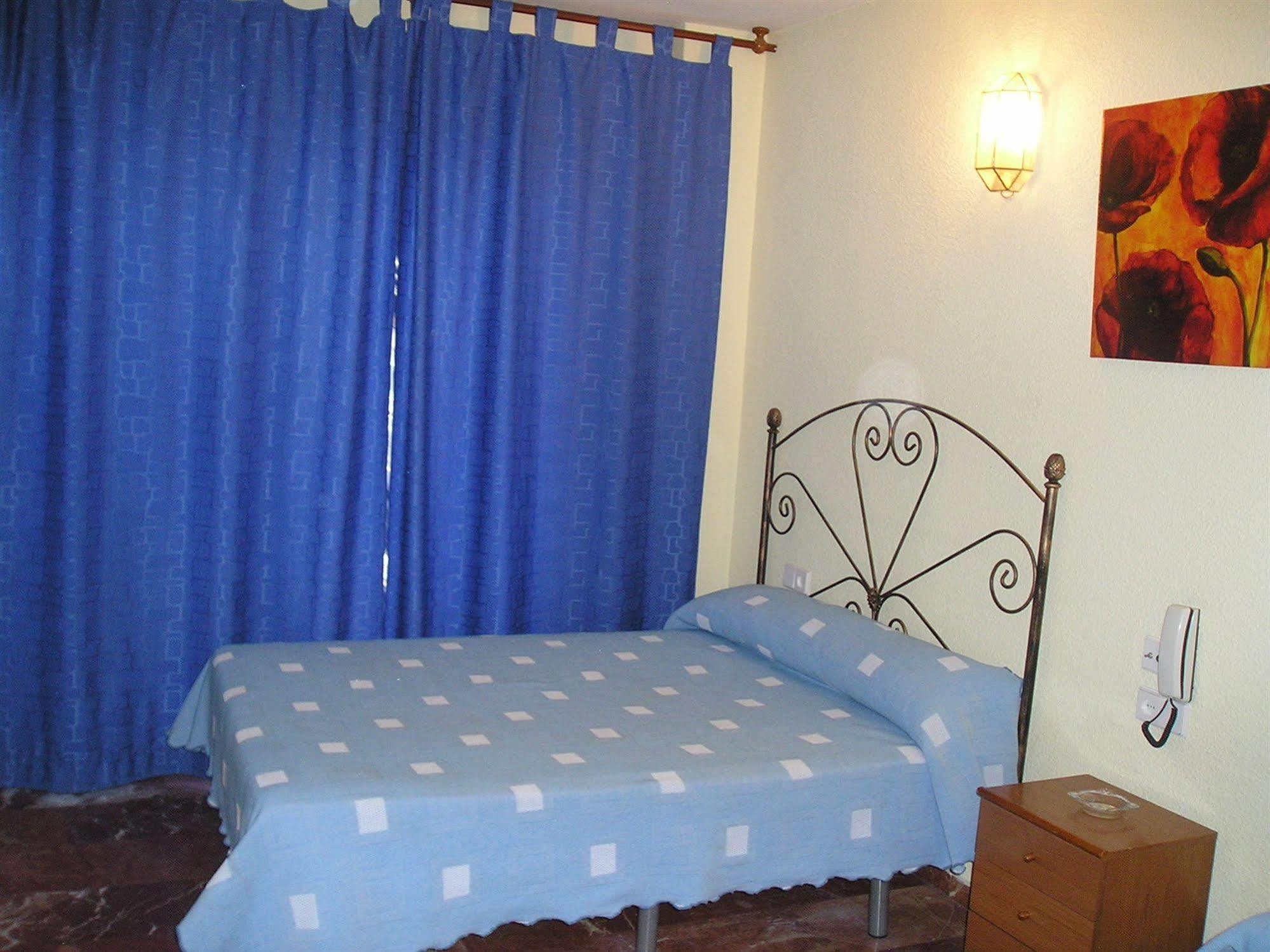 Hostal Nevot Гранада Екстериор снимка
