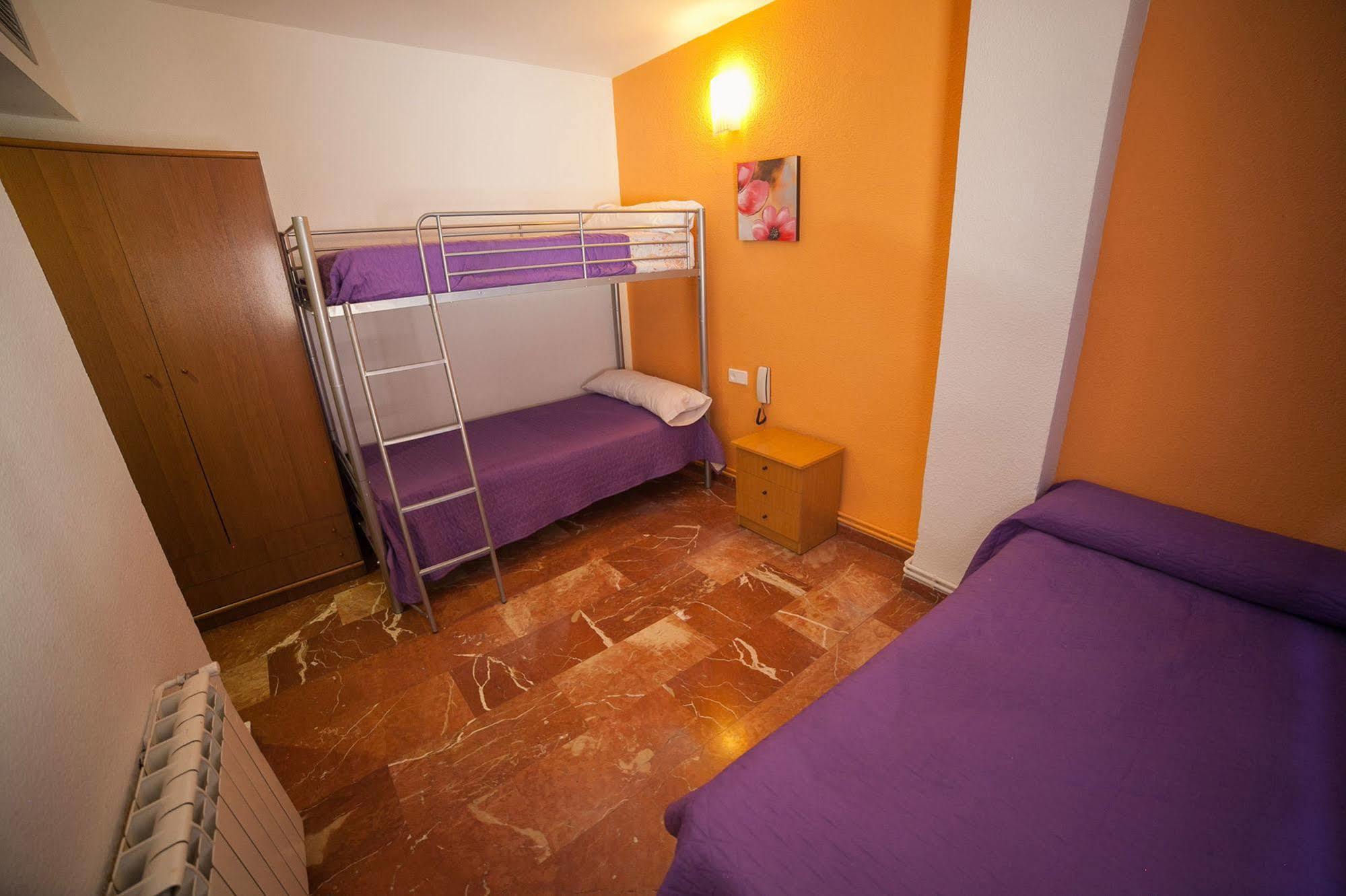 Hostal Nevot Гранада Екстериор снимка