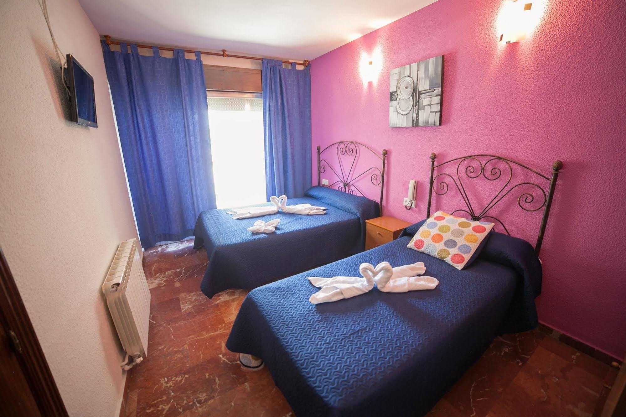Hostal Nevot Гранада Екстериор снимка