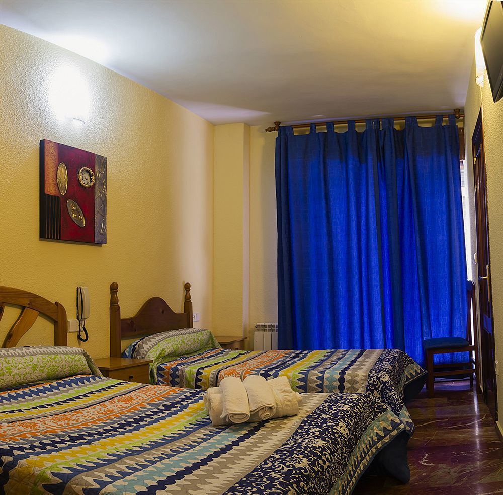 Hostal Nevot Гранада Екстериор снимка